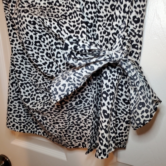 Express Design Studio wrap top Sz L NWOT - Picture 3 of 8